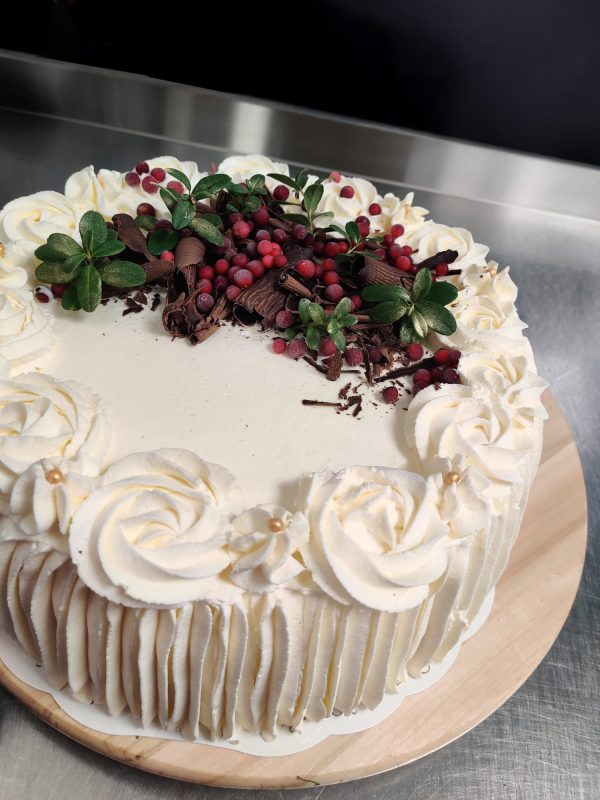 Puolukkakinuskikakku